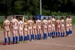 Duisburg: Fußballer protestieren nackt gegen die WM 2022